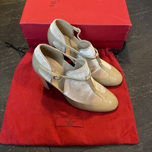 Valentino Garavani $820 Ivory Patent Leather & Velvet T-Bar Pumps heels Size 38